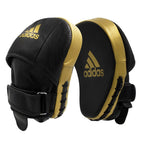 Svarta och guldfärgade Adidas Star Pro Speed fokusmittsar i buffelskinn med hög slitstyrka