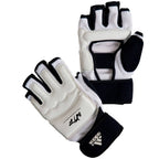 Svarta och vita Adidas WT Fighter taekwondohandskar med smidig konstruktion