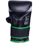 Svarta och gröna Budo-Nord Fight Gear Speed säckhandskar för tempo och precision på säck och mittsar, sedda från handflatan