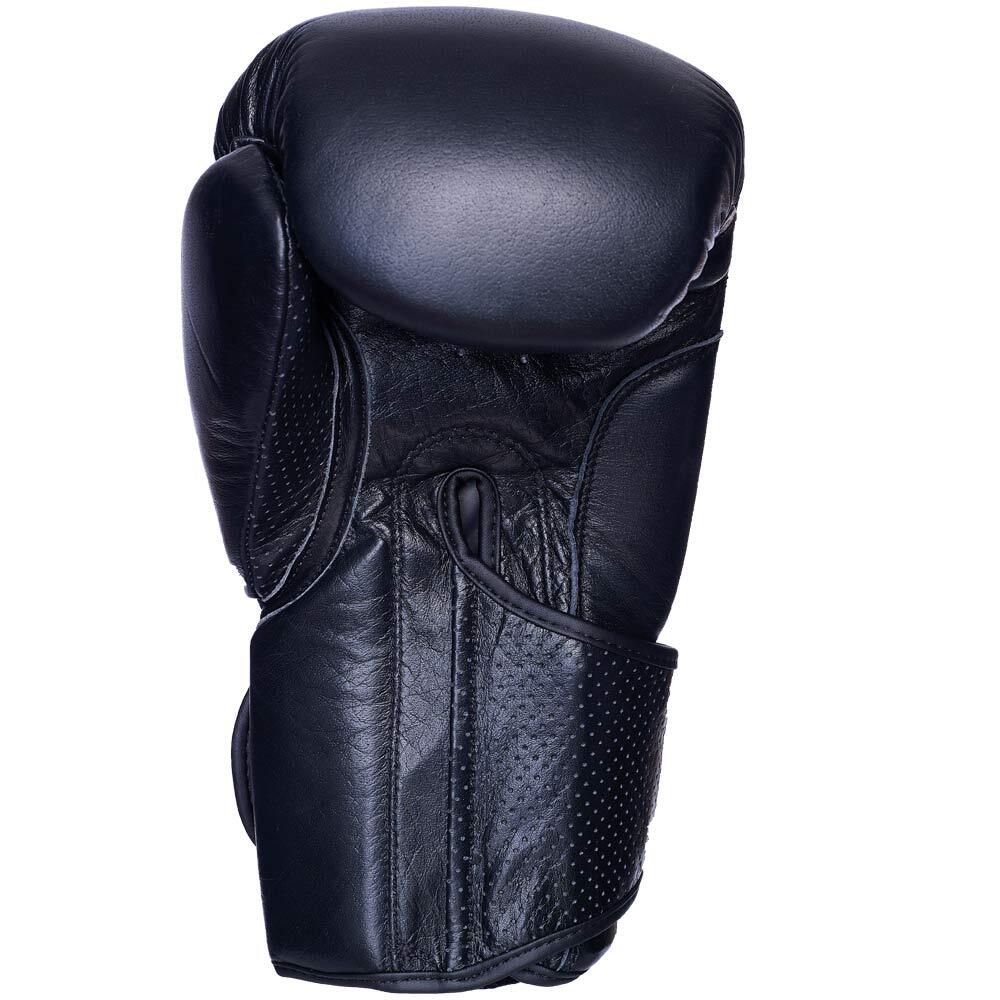 Handflatan på svart Budo-Nord Fight Gear Pro boxningshandske i skinn