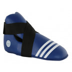 Blå Adidas WAKO fotskydd med klassiska tre ränder