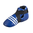 Blå Adidas WAKO fotskydd som skyddar foten vid sparkar
