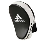 Svarta och vita Adidas Hybrid 150 fokusmittsar med förböjd design för naturlig träffvinkel