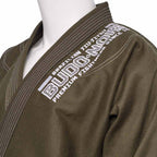 Detaljbild av khakigrön Budo-Nord Aprendiz BJJ-dräkt