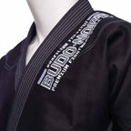 Detaljbild av svart Budo-Nord Aprendiz BJJ-dräkt