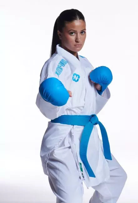 Vit Budo-Nord Premier League Competition WKF karatedräkt i ultralätt, hydrofobt material