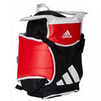 Adidas Taekwondo ryggsäck på cirka 16 liter med fäste för kampväst, med stort huvudfack och extra ficka