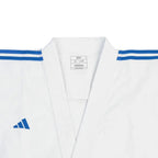 Vit och blå Adidas Shori Kata karatedräkt i 70 % bomull och 30 % polyester