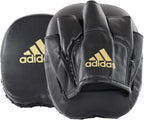 Svarta och guldfärgade Adidas Speed Micro fokusmittsar med liten träffyta för exakta slag