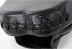 Svarta och guldfärgade Adidas Speed Micro fokusmittsar med ergonomisk form och greppband