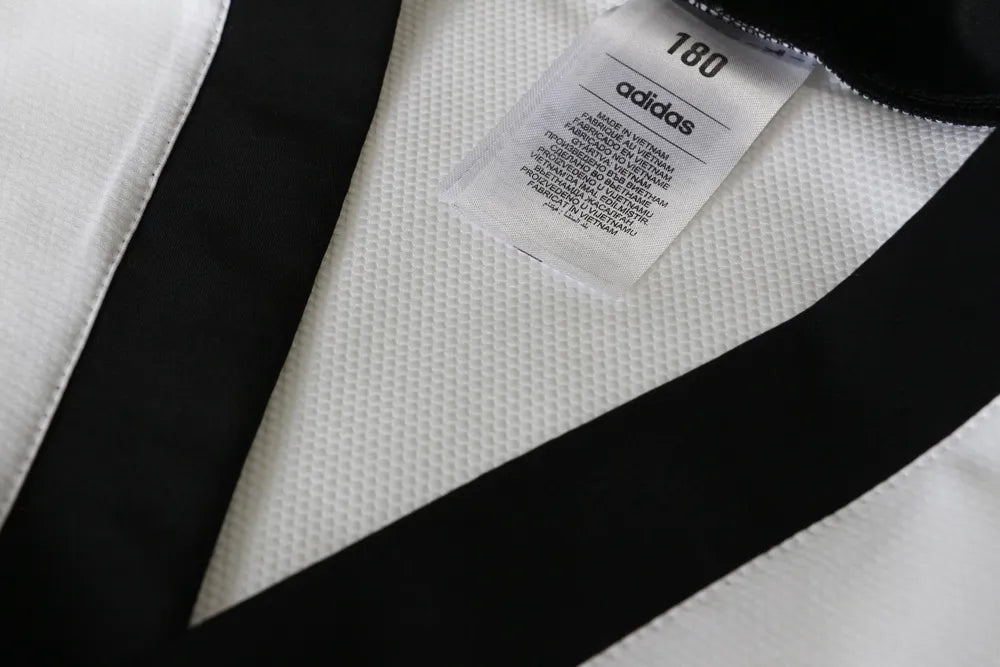 Vit Adidas Adi Fighter Pro WT taekwondodräkt med meshpaneler för ventilation, för elitutövare