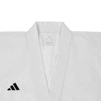 Vit Adidas Adistart karatedräkt för kumite och de första tävlingarna, i icke-transparent tyg som håller formen