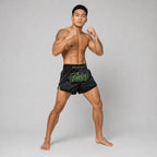 Svarta Fairtex BS1924 thaishorts i Racer Black-design