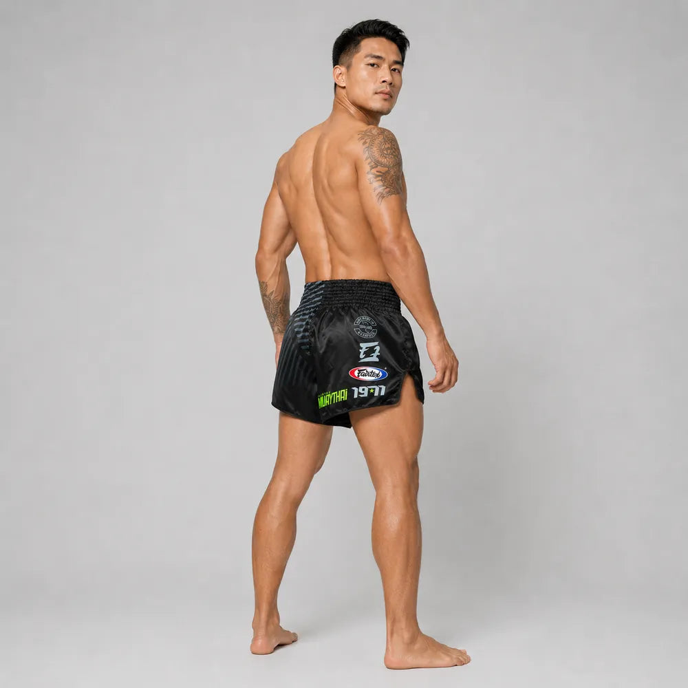 Svarta Fairtex BS1924 thaishorts i lätt Micro Satin, i Racer Black-design