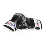 Svarta Fairtex FGV15 MMA-handskar med extra knogstoppning