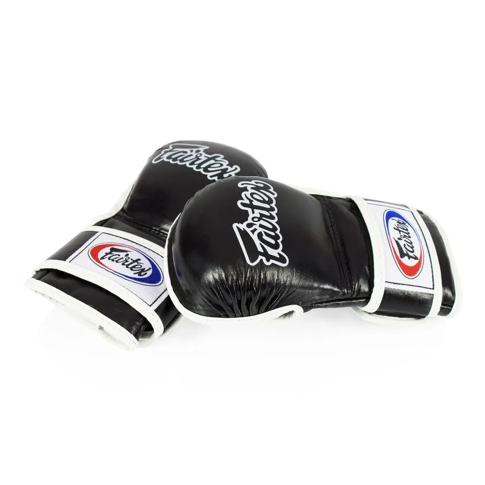 Svarta Fairtex FGV15 MMA-handskar med extra knogstoppning