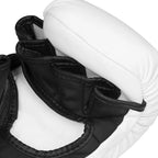 Adidas Silva 50 MMA-handskar i vitt, svart, gult och camo med TILT-design för naturlig handposition, med lätt EVA-vaddering
