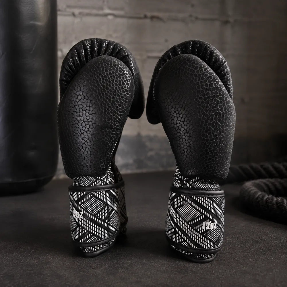 Svarta och vita Budo-Nord Fight Gear Cross Gen 2 boxningshandskar för boxning och thaiboxning