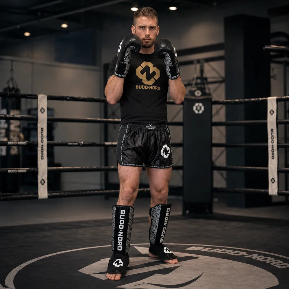 Svarta och vita Budo-Nord Fight Gear Cross Gen 2 boxningshandskar för teknikdrillar och säckpass