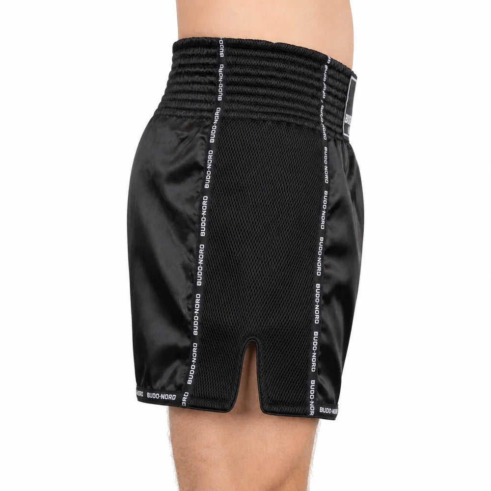 Svarta Budo-Nord Fight Gear TS4 thaishorts med meshpaneler i sidorna