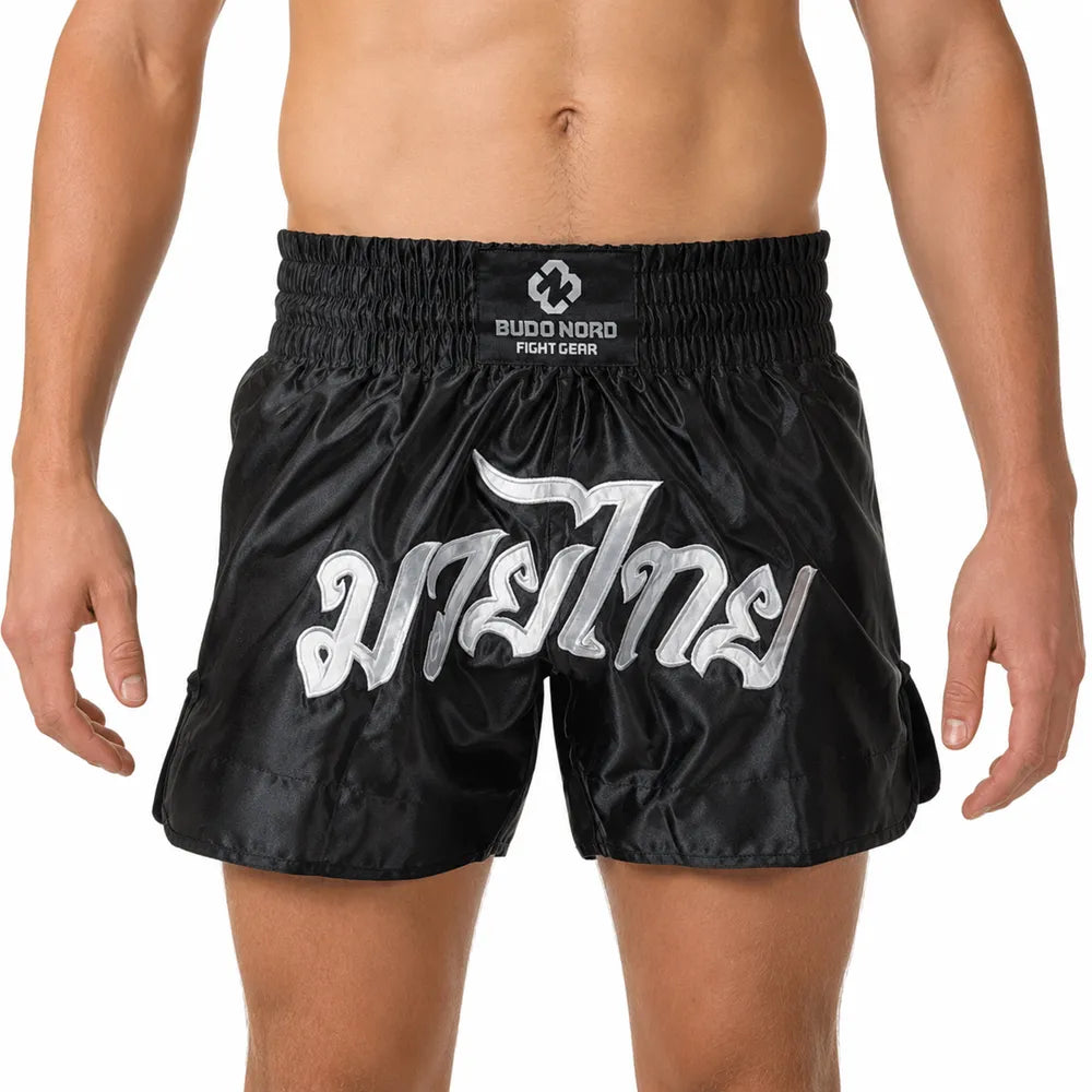 Svarta och silverfärgade Budo-Nord Fight Gear TS2 thaishorts i klassisk satin