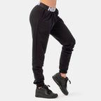 NEBBIA Iconic Mid-Waist Sweatpants - Svart - NEBBIA | Kraft & Kontroll