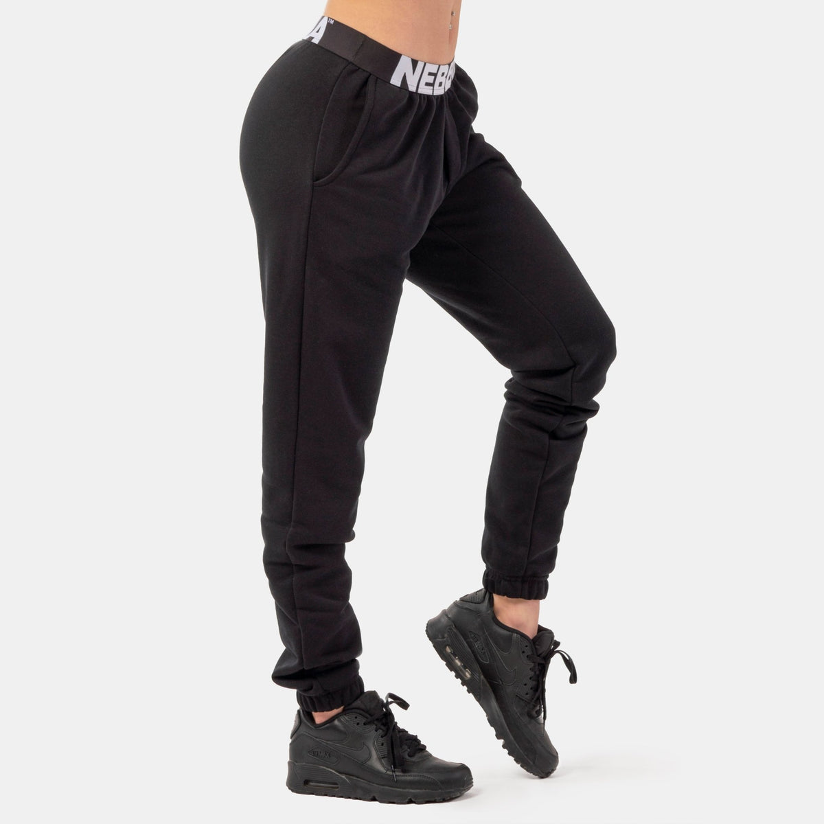 NEBBIA Iconic Mid-Waist Sweatpants - Svart - NEBBIA | Kraft & Kontroll